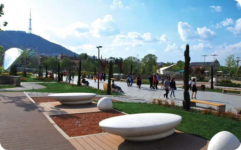 پارک ریکه؛ فواره‌های موزیکال با نورپردازی شبانه